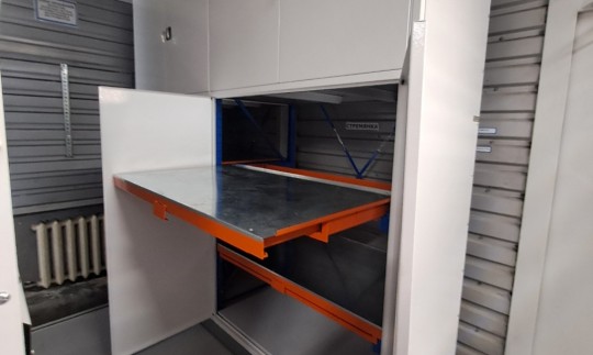 Стеллаж с выдвижными поддонами