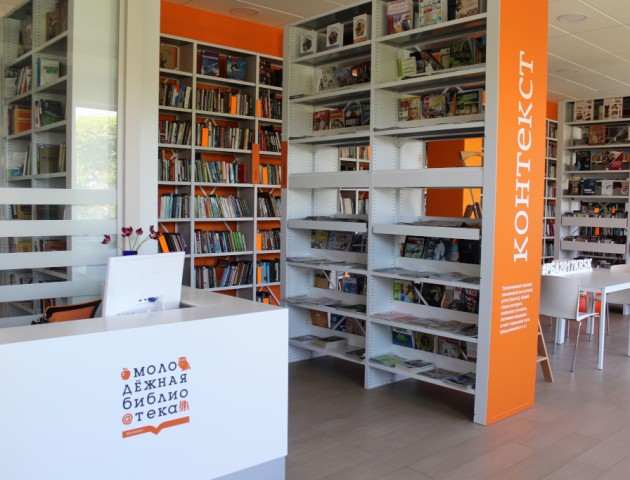 библиотечные стеллажи с декоративной лицевой панелью