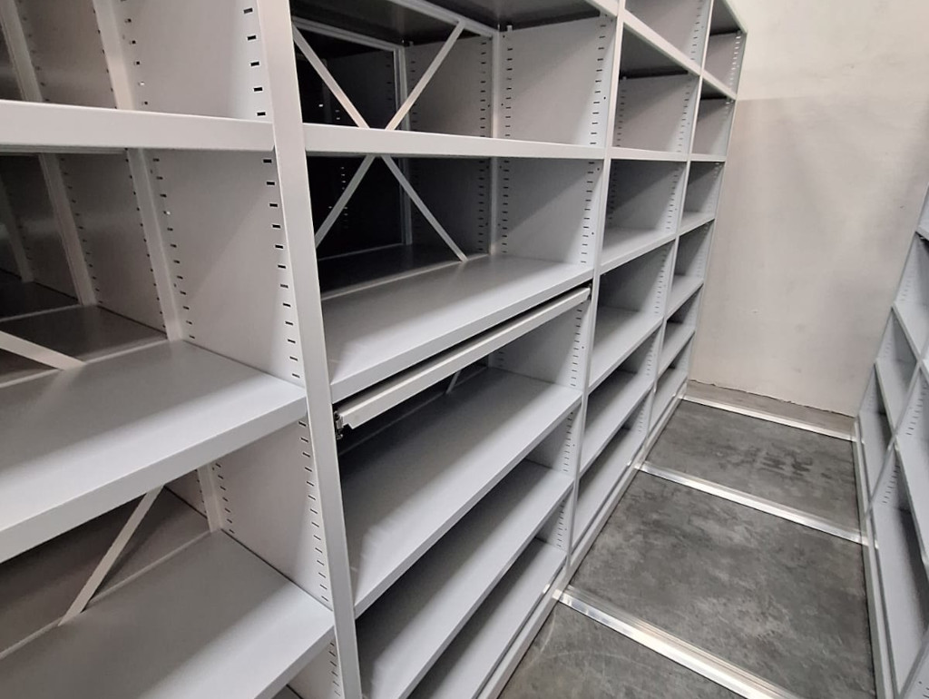 Передвижные стеллажи на рельсах